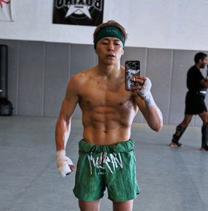 「絶対に勝つ！」元K-1チャンピオンが復帰戦へ向け、鍛え抜かれた肉体美を披露