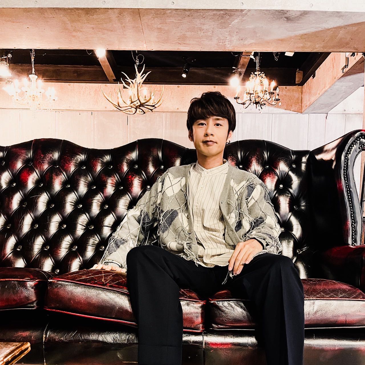 「帝王みたい！」KAT-TUN中丸の新着ショットにファン歓喜💗