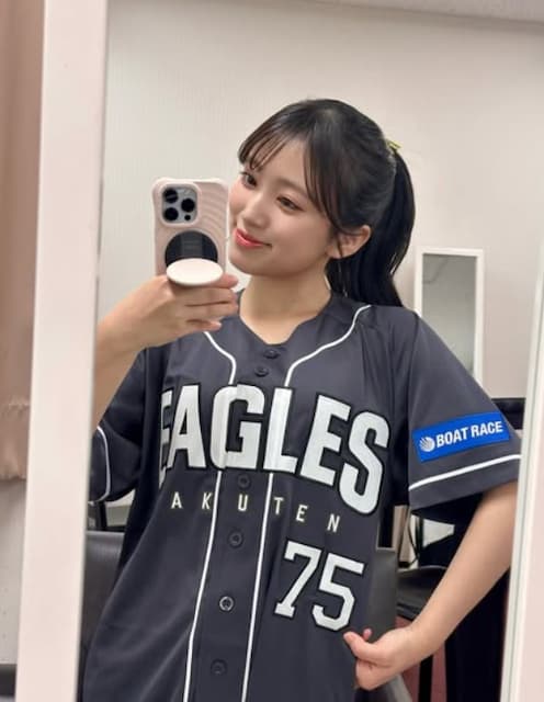 矢吹奈子が始球式を務めたことを報告！