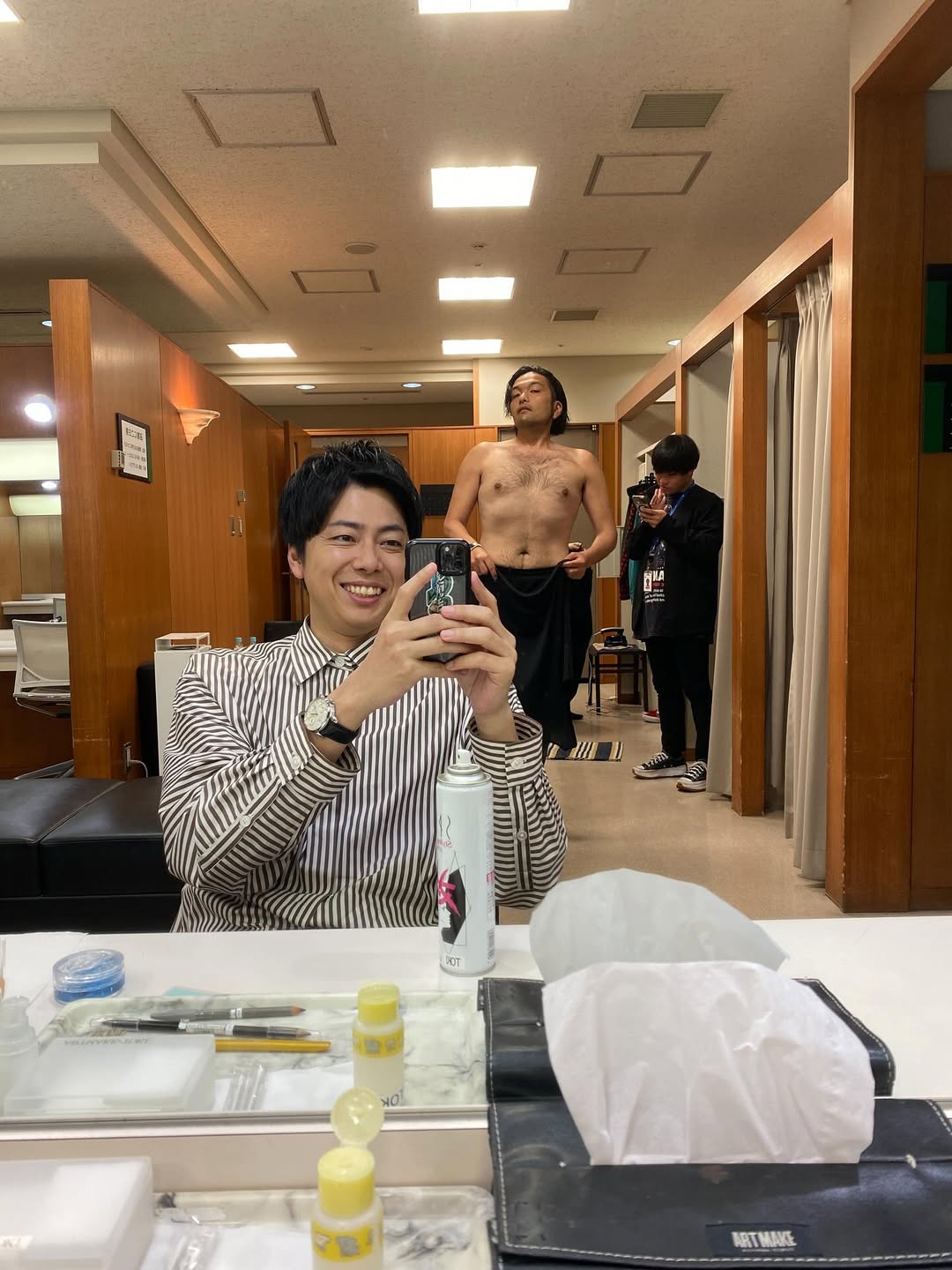 コットン西村、楽屋ショットを公開　「まさにマッチョなカンガルー（笑）」と話題に