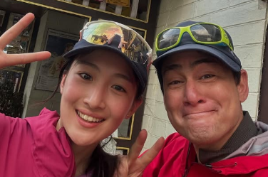 野口健、ルクラ到着を報告「シェルパビールでひと息」メラピーク挑戦へ再始動