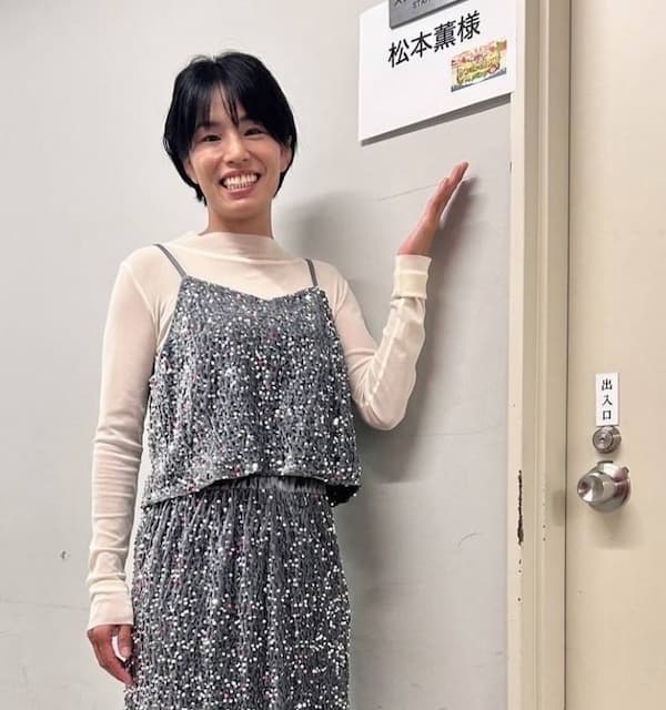 松本薫　「野獣も美女になりましたね！」シースルーのトップスにスカート姿でケンミンSHOWに出演