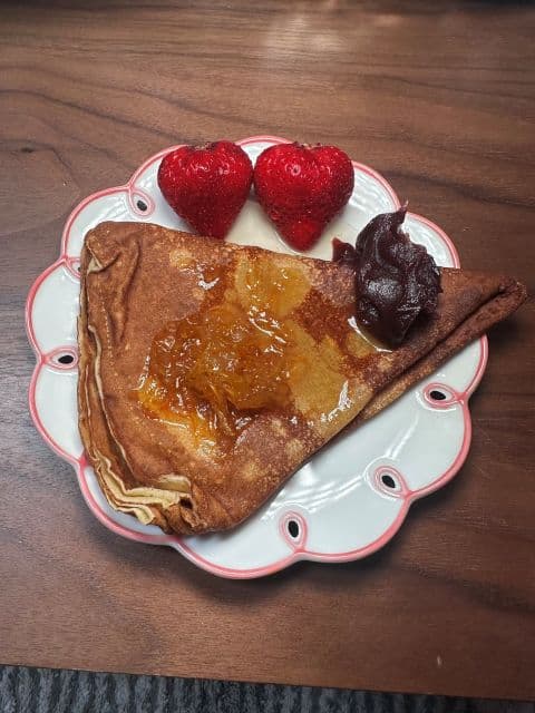 ぼる塾・田辺、こだわりのクレープ披露！部屋の掃除も告白「テーブルで写真が撮れた」