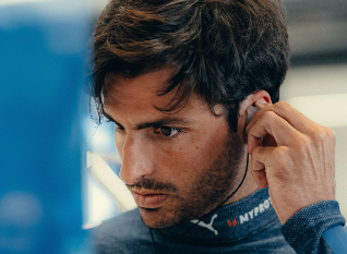 「悔しさにじむ投稿」カルロス・サインツ、戦略ミスでトップ5逃すも前を向く姿に称賛の声