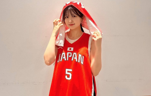 「もう！何でこんなに可愛いの！」バスケ美女子、熱き太陽カラーの”ユニフォームショット”が激カワだとファンうっとり！