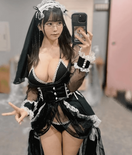 「女神すぎるてええ！」東雲うみ、大胆バスト＆逆三角形の”奇跡シスターショット”を披露しファン超悶絶！