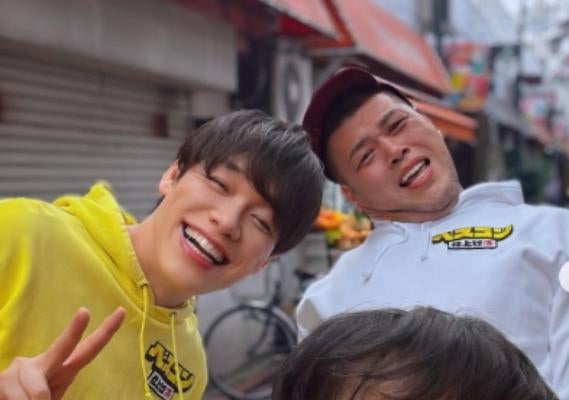 南果歩が“ベスコングルメ”出演、蒲田の絶品串焼きを堪能