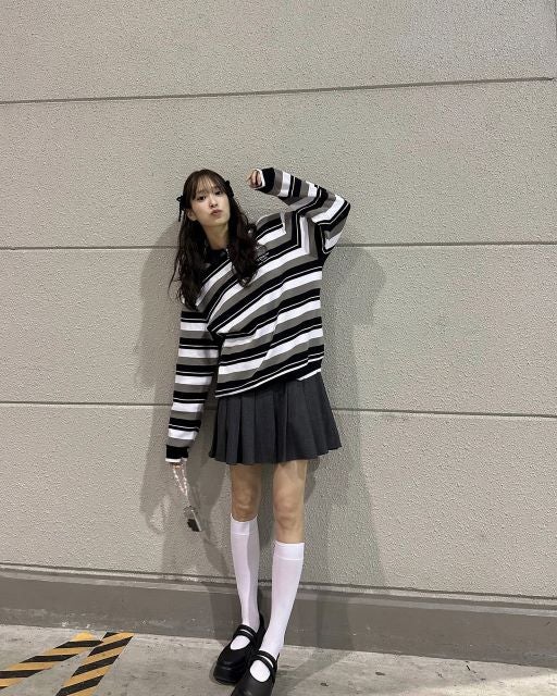 日向坂46・佐々木久美「リアルミーグリ服」のミニスカでスラリ美脚披露！