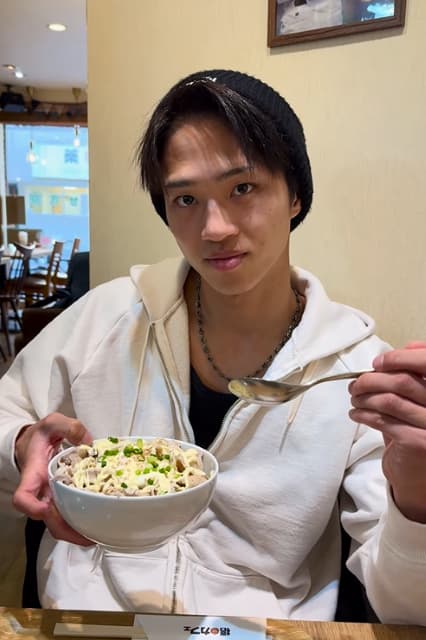 「美味そうっすねー」イケメンシュートボクサーが爆食⁉体づくりのためのエネルギーチャージ！