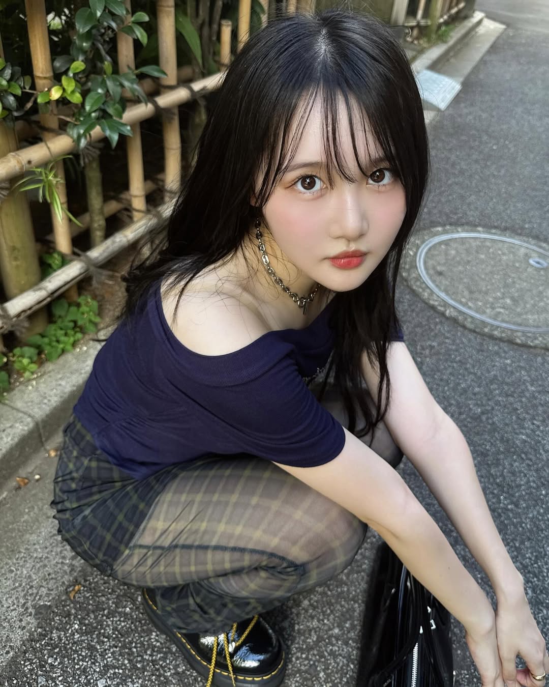 ≒JOYのあのメンバー、上気した頬にオフショルの美人ショットに「めちゃくちゃお姉さんでよすぎる、、」