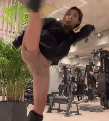 「ハイキックお母さんだぞ！」”3度見”する美脚蹴りを披露したあの美女、正体は人気急上昇中のムエタイ選手だった！