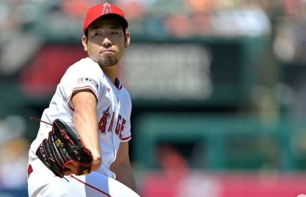 「ピンチであの守備⁉︎」菊池雄星が魅せた“華麗すぎるピッチャー返し”に拍手！