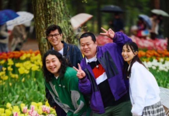 「雨の中でも笑顔満開」市川由衣、かが屋との写真旅を満喫