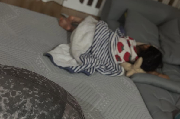 「ママあっちいって」丸山桂里奈、2歳児との攻防戦が可愛すぎると話題に！