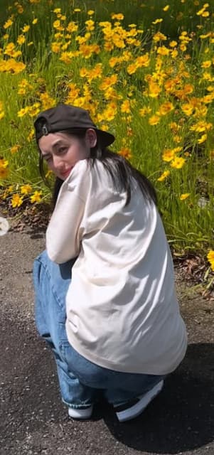 あ！よく見るとウインクしてる！女優・八木莉可子 最新ショットが「めっちゃ可愛い」と話題に！