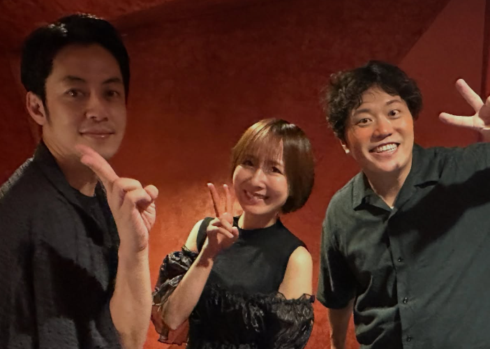 感動余韻！タレント山川恵里佳、ミュージカル観劇後の出会いに笑顔