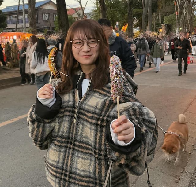 「犬にまでモザイクは優しい」秋元真夏、初詣オフショットの“配慮”が素晴らしすぎると話題！