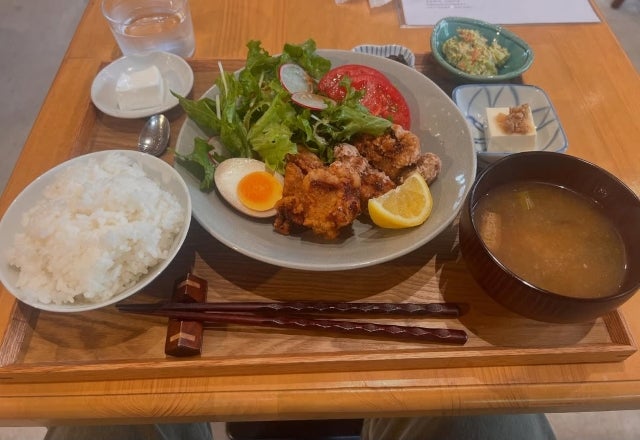 八ヶ岳で出会った至福の定食、工藤阿須加が心奪われた“せんのや”の味