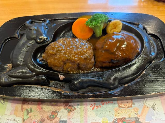 きゃりーぱみゅぱみゅ、超人気店ハンバーグに思わず懐かしの曲を口ずさむ