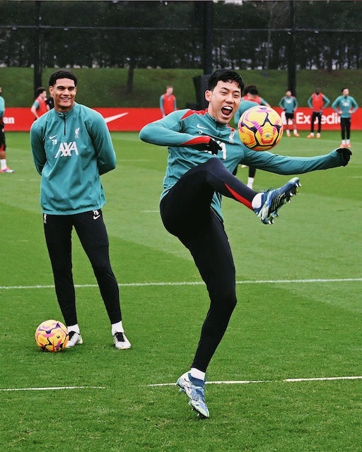 リヴァプール公式が遠藤航のトレーニング風景を公開！