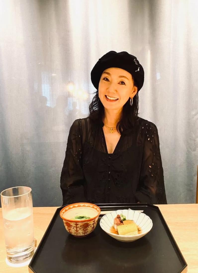 とよた真帆、和食と趣味の水石展を満喫「小さな水石を展示しています」