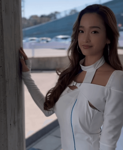 「美人すぎて女の私でも一目惚れしました」話題のRクイーン、”エレガントウォーキング”を魅せファン虜になってしまう！