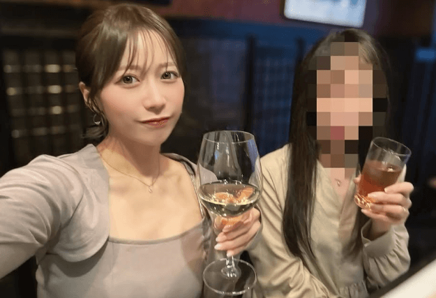 「美女2人との食事はいいですね」大人気ラウンドガール、母との”グルメ・メモリアルショット”を披露！ファン拍手喝采