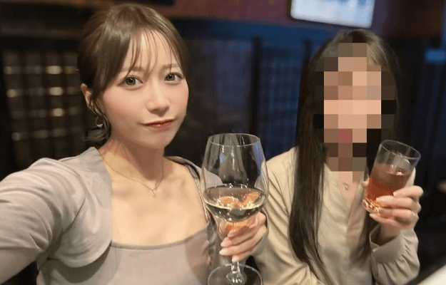 「美女2人との食事はいいですね」大人気ラウンドガール、母との”グルメ・メモリアルショット”を披露！ファン拍手喝采