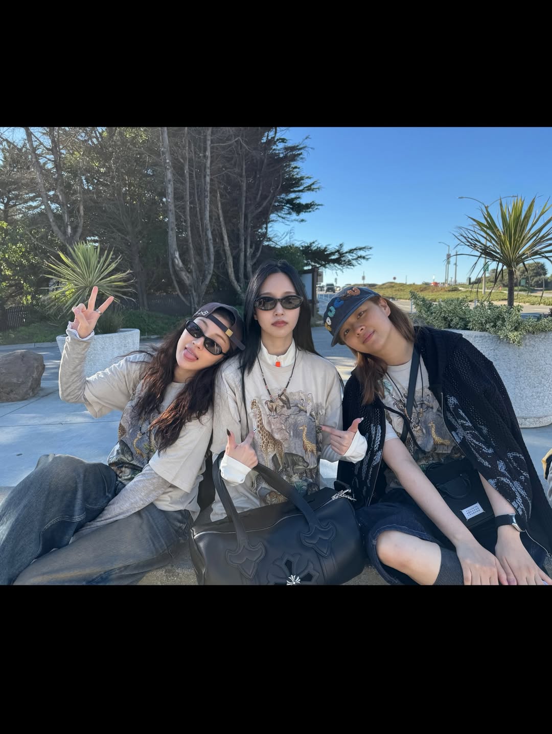 「仲の良さが伝わる」TWICEジヒョ、ミナ・ジョンヨンとの私服3ショットが話題