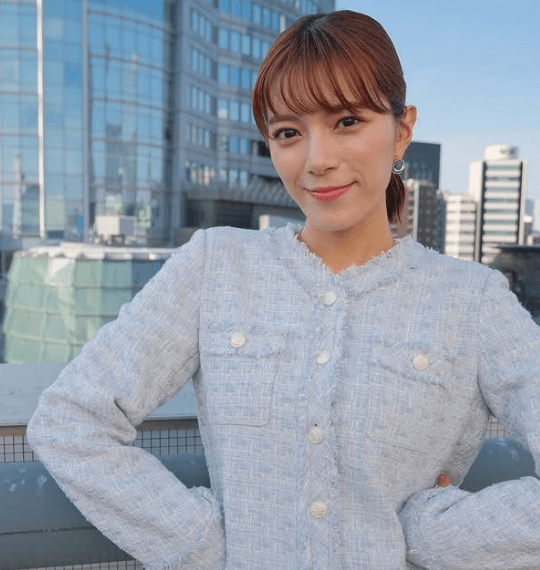 「ポーズ可愛いよぉ…」人気の美女アナウンサー、Nスタの緊張乗り越え”えっへん・ショット”を公開！「横顔も完璧だ」