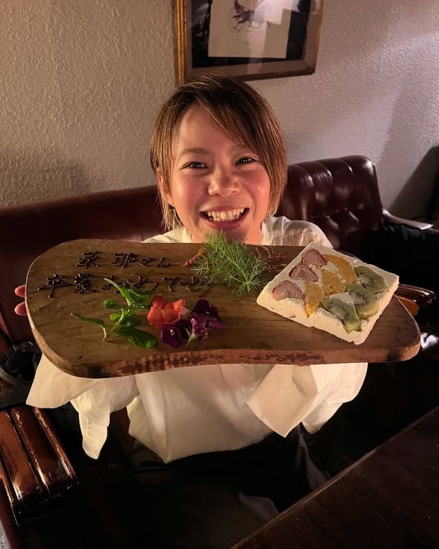 元スピードスケート・髙木菜那、仕事仲間に大学院卒業祝われ感謝＆満面のスマイル！！