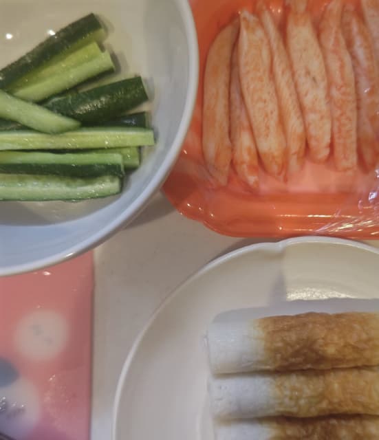 「昼からちくわ詰め」ミルクボーイ内海がちくわに詰め物、おいしいちくわを食す