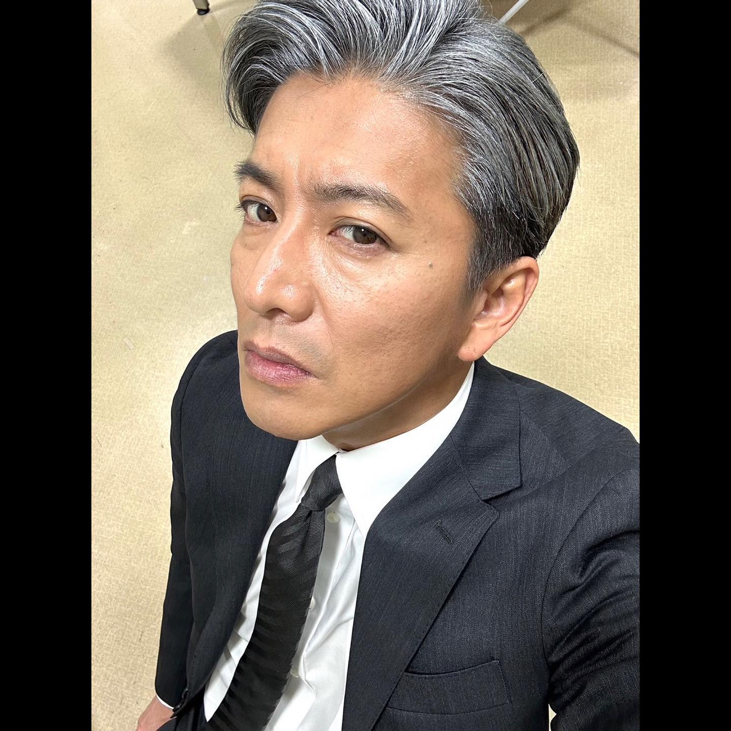 木村拓哉がイメチェン⁉️😳ダンディーな銀髪披露しファン悶絶💓