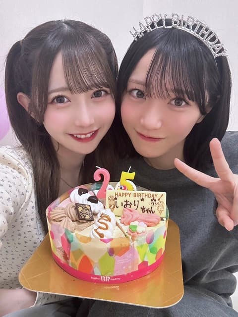 「これからもそばにいられますように！」イコラブ 野口衣織がサプライズしてくれたアイドルとの仲良し激カワショットを公開！