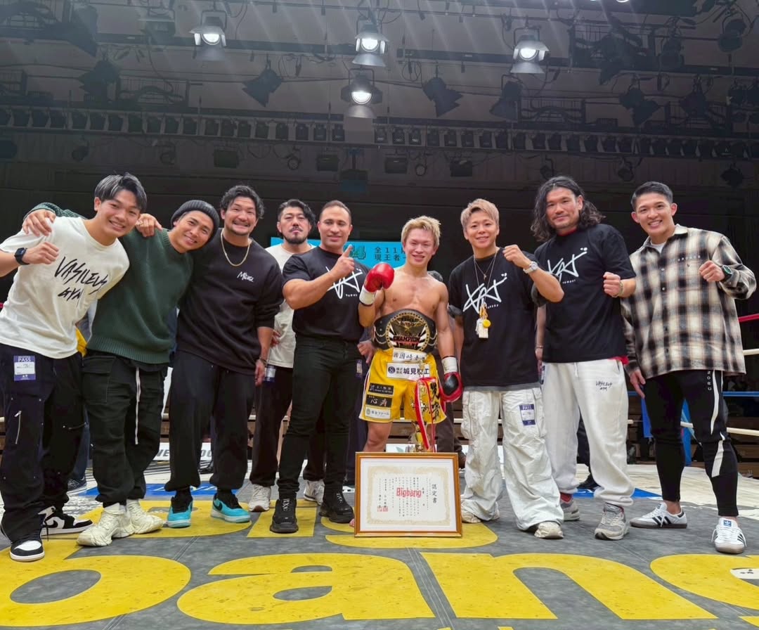 武尊も思わず祝福　晃貴がKOで王座獲得 team VASILEUSに歓喜