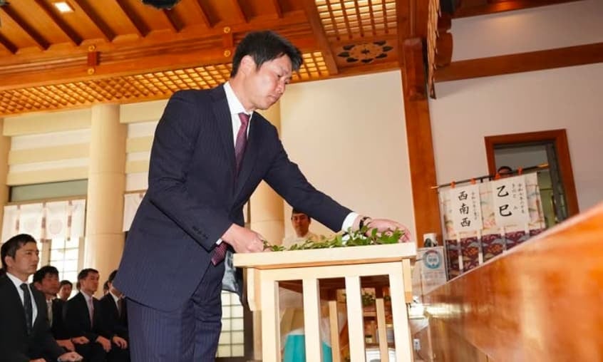 広島・新井監督　日本一に向け必勝祈願！！