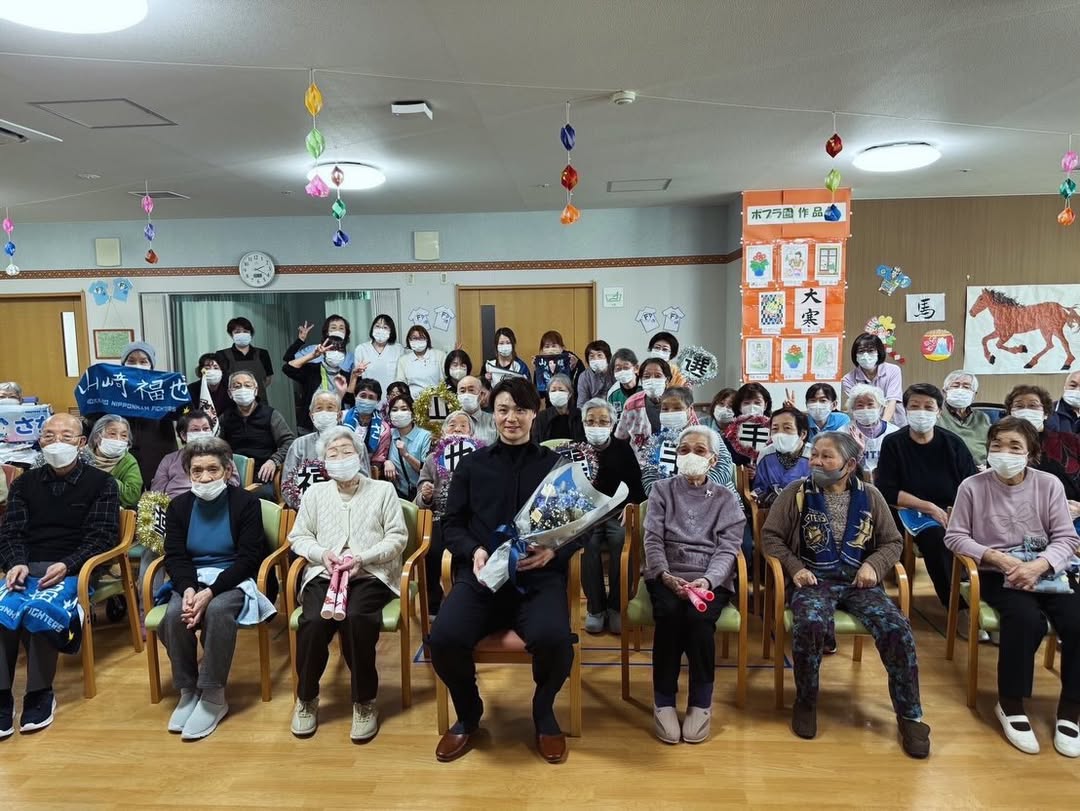 「優しさが伝わる一枚」山﨑福也、施設訪問ショットに感動の声「心が温かくなる」