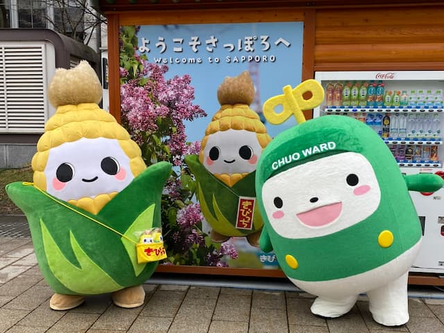 「大きすぎて背景が見えない!?」大通公園の“きびっち”がフォトスポット紹介で思わぬ展開に