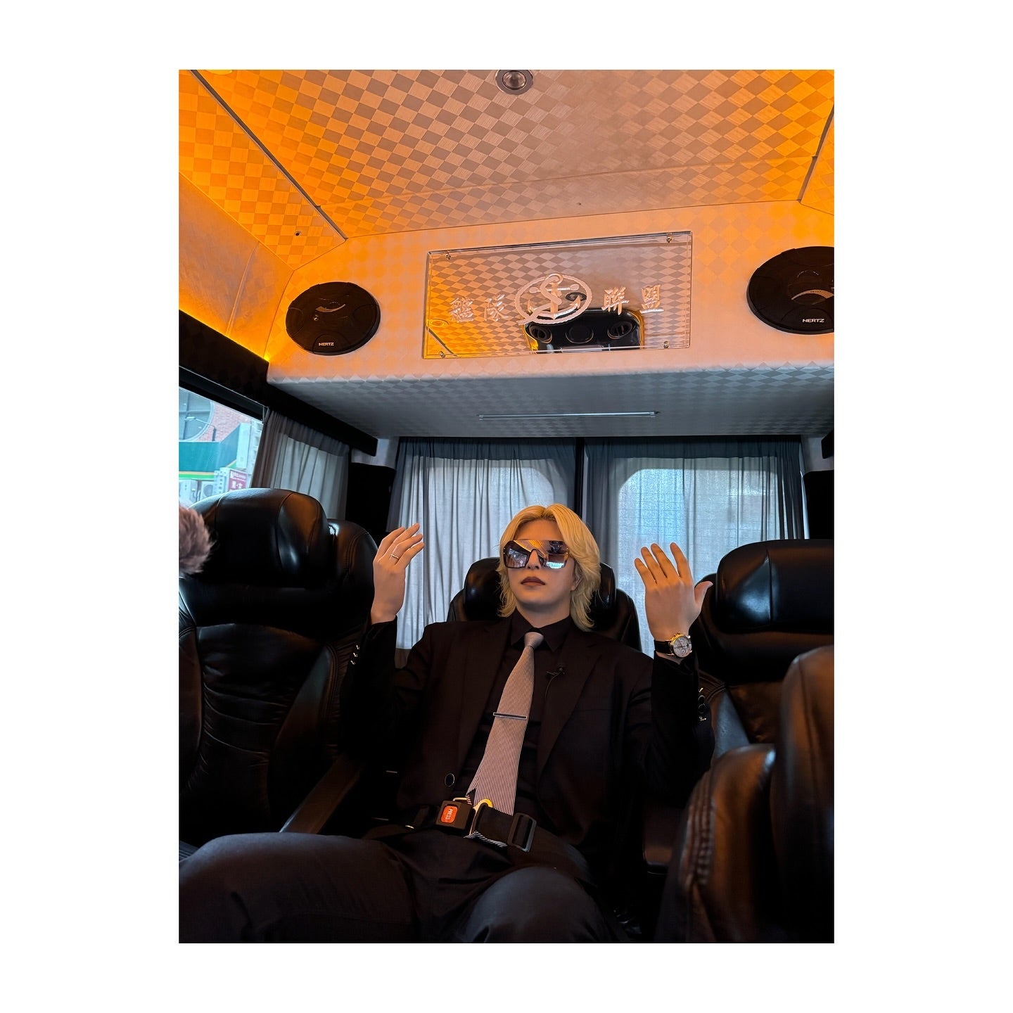 「全部ボクの才能のせいです！」ローランドが台湾での最新ショットを公開！