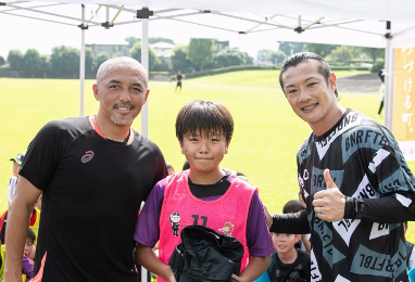 「天才レフティ」と共演！原一樹、熊本で小学生と夢のサッカー教室開催に大反響