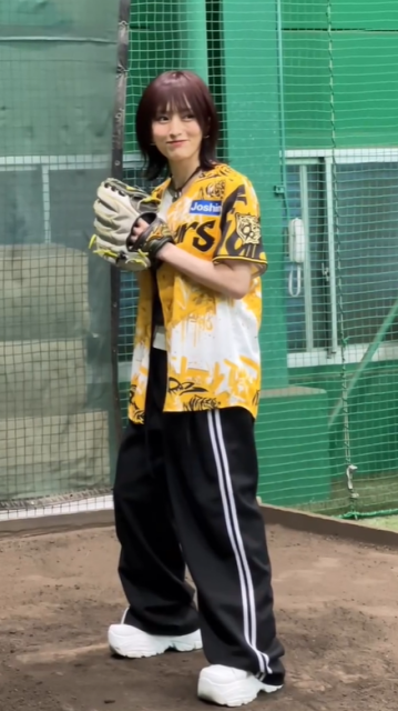 「いやいやいやいや…可愛すぎるって…」山本彩、"阪神-ヤクルト戦ファーストピッチ直前"緊張伝わる投球練習ムービー公開！