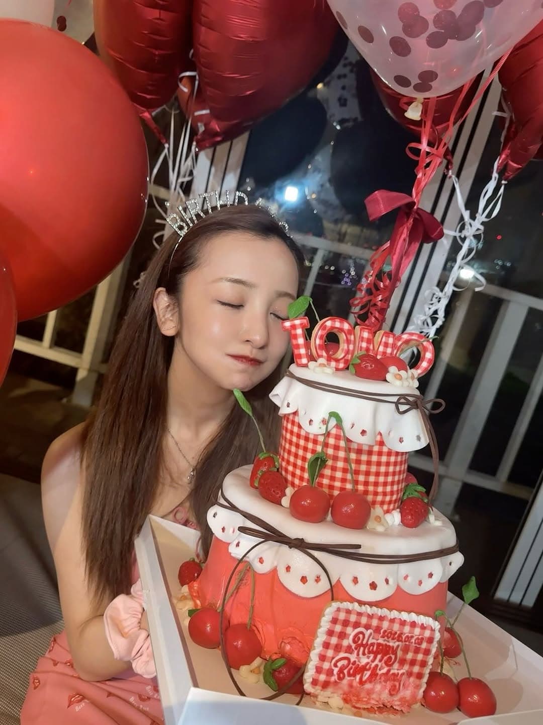 「毎年こんなサプライズ…泣ける」板野友美の愛されすぎるバースデーに感動の声！