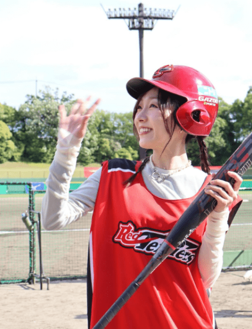 「投げる側ではなく、打つ側」須田亜香里、社会人女子ソフトボール始球式で貴重な体験