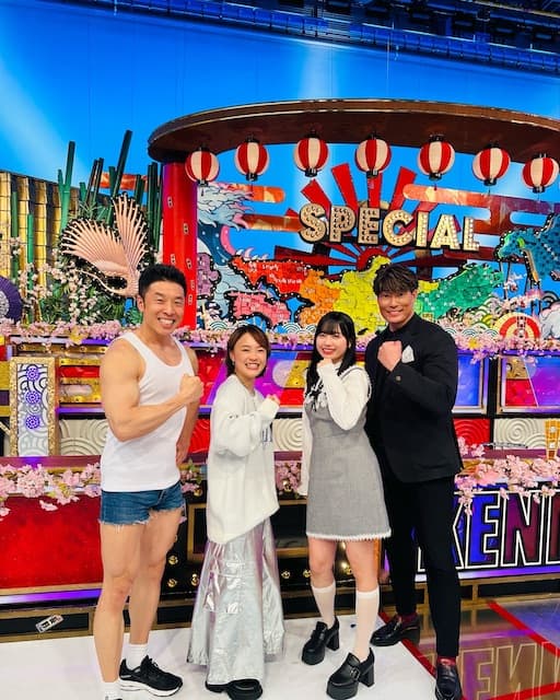 糸井嘉男、豪華共演者とパワーポーズ！