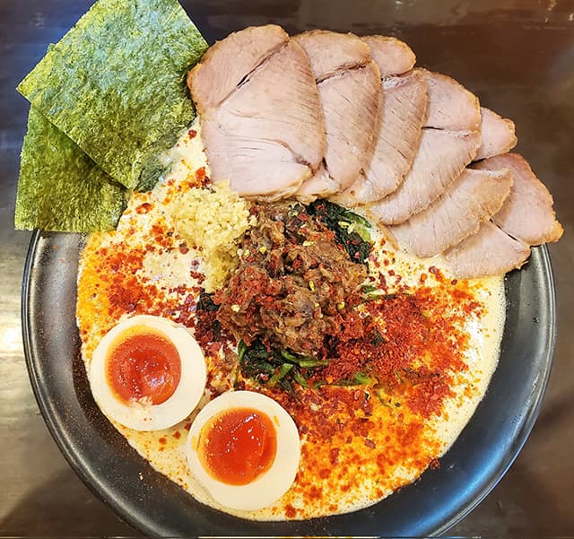 怪談師・夜馬裕、『麺壁』の”ジンジャー担担麺”にハマっている事を明かす！