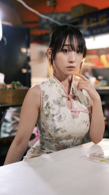 伊織もえが”きゅるん”とグラビア写真を投稿。チャイナ姿にファン大興奮