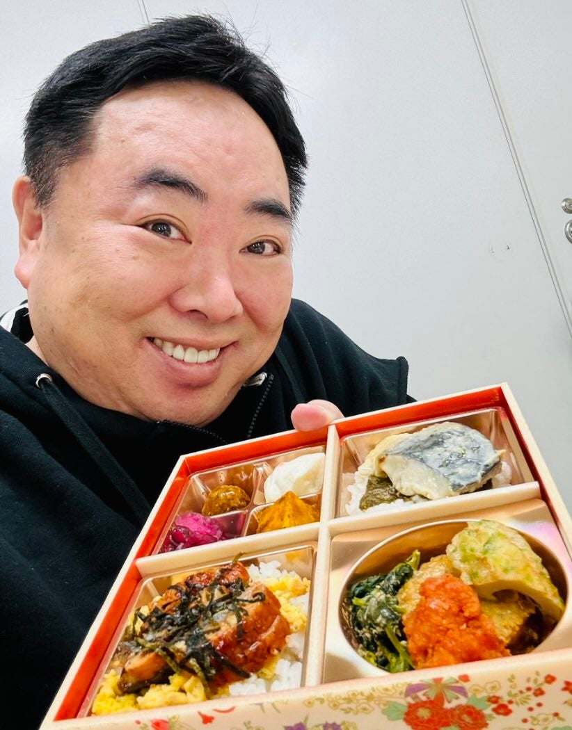 昨日は土用のうしの日！塚地 1日遅れで鰻を頬張る