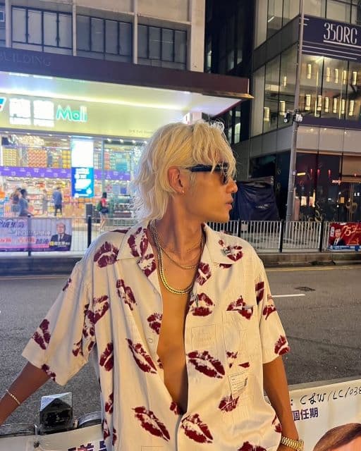 「やっぱり夏が似合う漢」コムドット・ひゅうが、写真集シーズンのセクシーなオフショット公開が話題に！