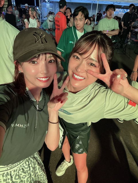 元AKBゴルフタレントとパシャリ！美女ティーチングプロゴルファー