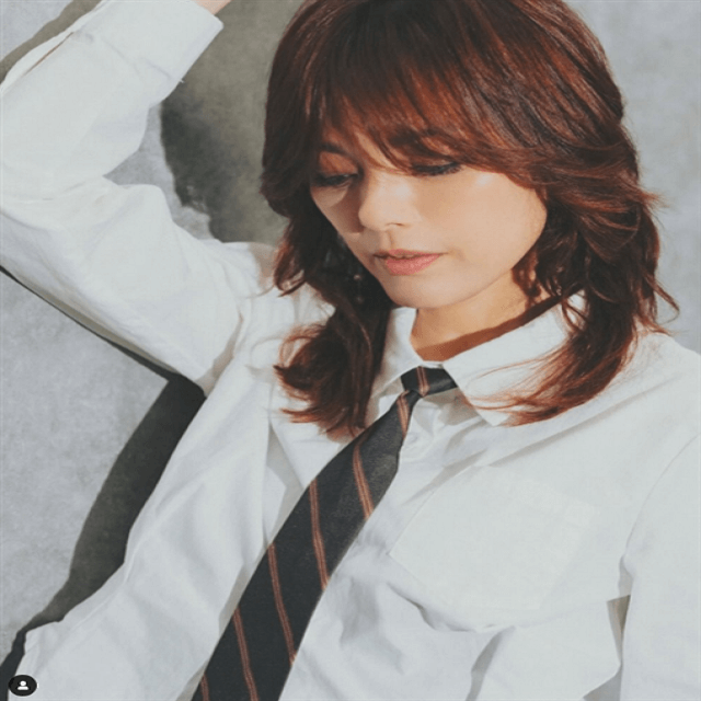 相川七瀬の躍進は止まらない！クールビューティーなネクタイショットを披露